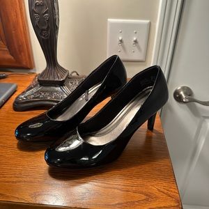 Black Patent leather pumps